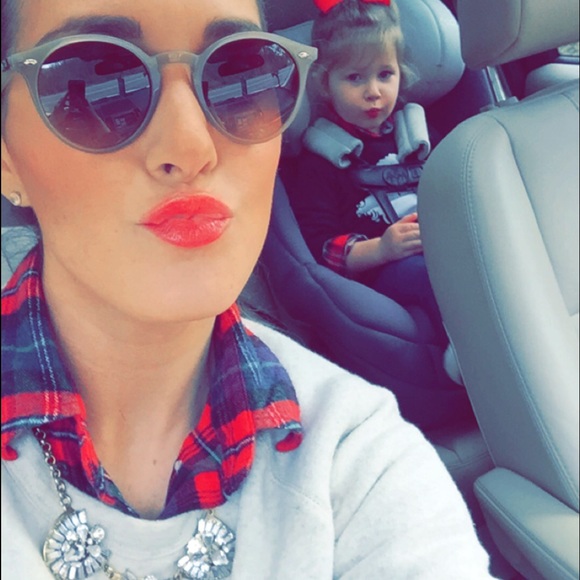 Meet your Posher, Caylee - Picture 4 of 4