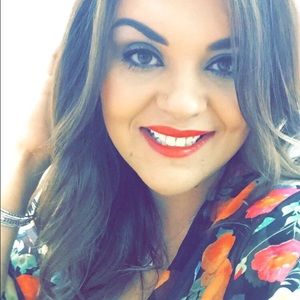 Meet your Posher, Cassandra