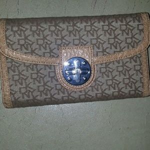 Brand new wallet. Never used.