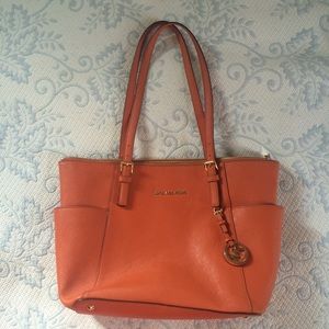 Michael Kors Jet-Set Item Zip Tote