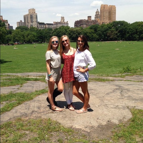 Meet your posher, Caroline - Picture 3 of 3