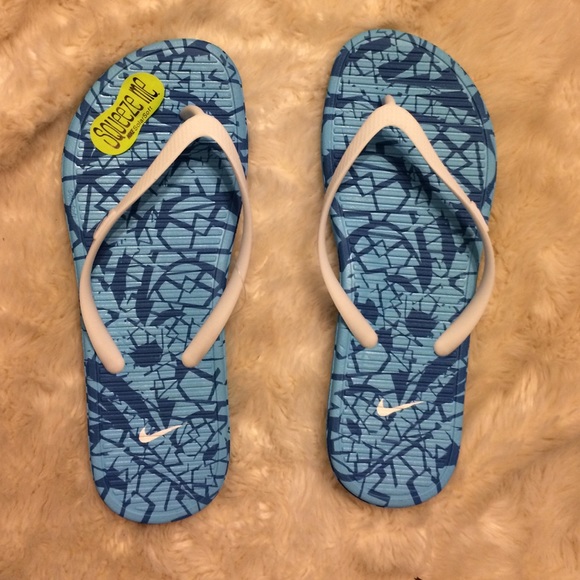 NWT Nike flip flops