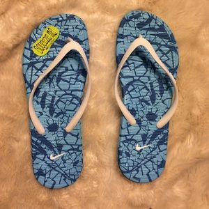 NWT Nike flip flops