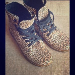 Dr. Martens Hackney boots