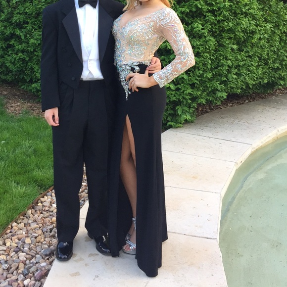 Black sleeved prom dress ❗️NEED GONE ASAP❗️