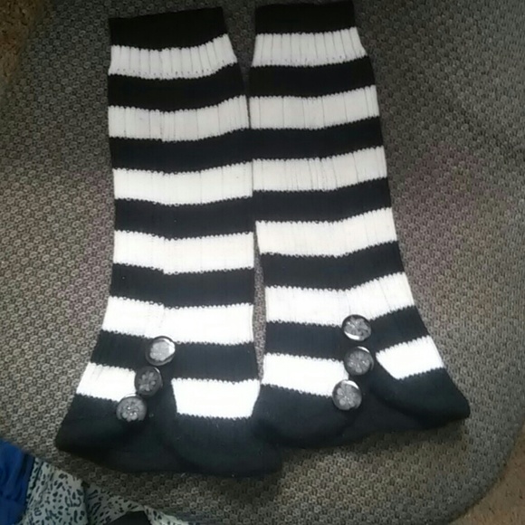 Black and white stripped leg warmers