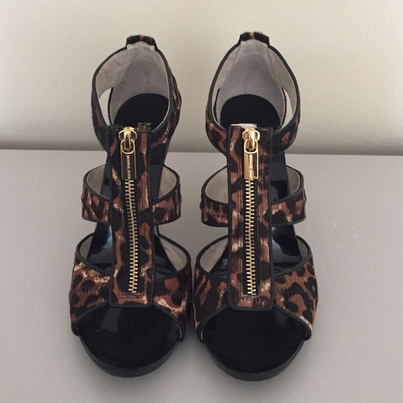 ❌❌SOLD❌❌ Cheetah Print Cage Heels - Picture 2 of 4