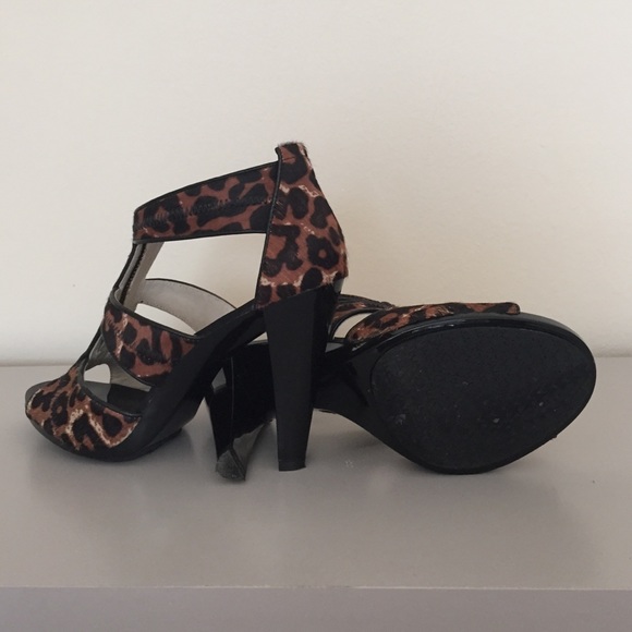 ❌❌SOLD❌❌ Cheetah Print Cage Heels - Picture 4 of 4