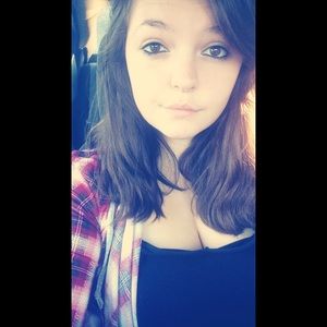 Meet your Posher, Flora