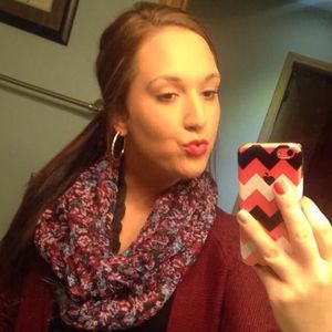 Meet your Posher, Caitlyn