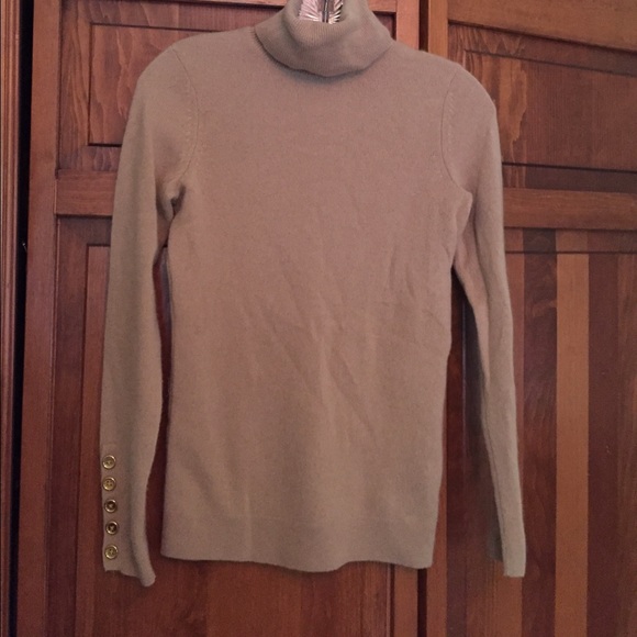 Cashmere by Bloomingdales sweater.