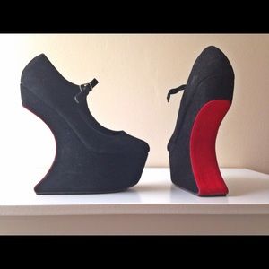 Sexy Curved Suede Wedge