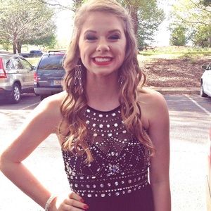 Meet your Posher, Elizabeth