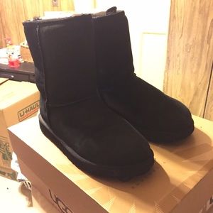 Black Short Ugg Boots