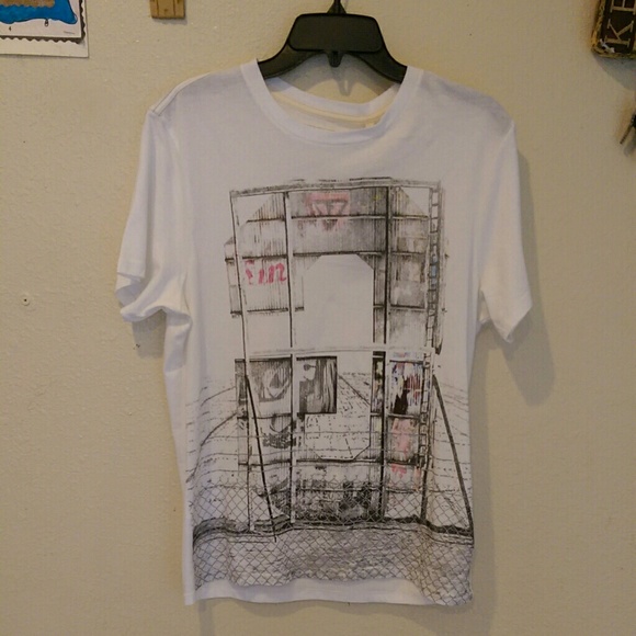 Men white GUESS t shirt