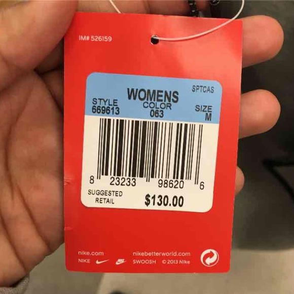 Women's Nike Tech Cape - Picture 4 of 4