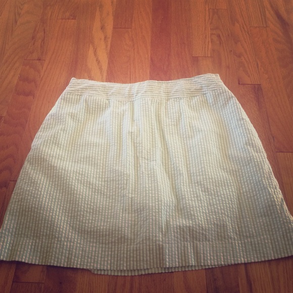 green seersucker vineyard vines skort