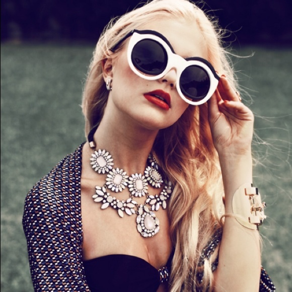 Nanobunny Jewelry - 🎉HP🎉 IN STOCK Crystal Floral Statement Necklace