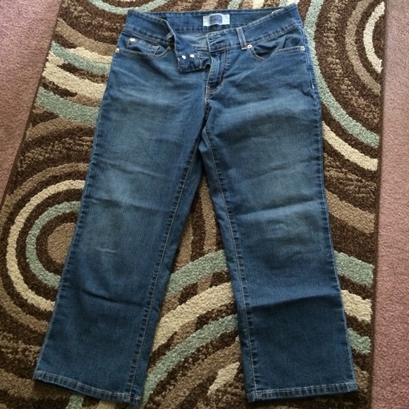 Levi's capris. Size 8