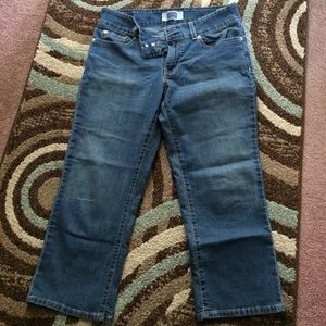 Levi's capris. Size 8