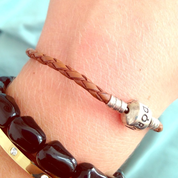 PANDORA leather band😍