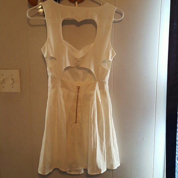 White heart cutout dress - Picture 2 of 2