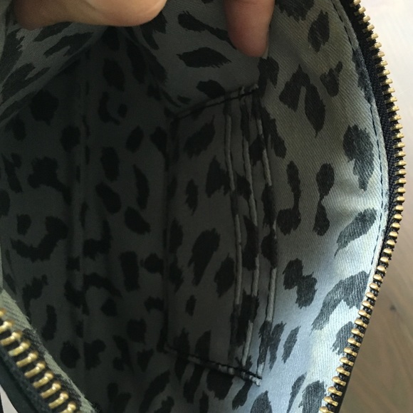 🎀Host Pick🎀 Betsey Johnson Black Quilted Clutch - Picture 2 of 4