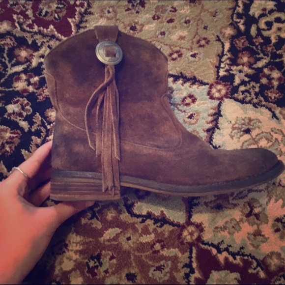 Cute Ralph Lauren Booties!! Size : 6