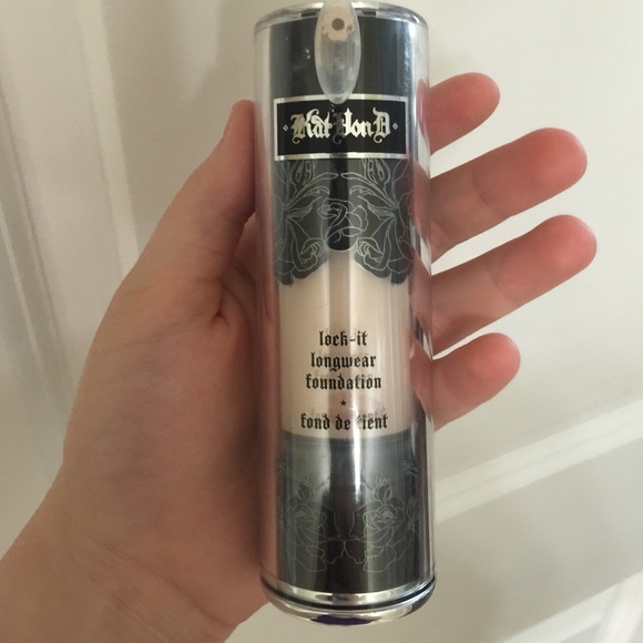 Kat Von D lock it long wear foundation in light 42