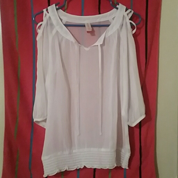 White 3/4 length sleeve blouse