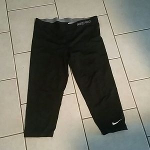 Nike pro Capri pants dryfit