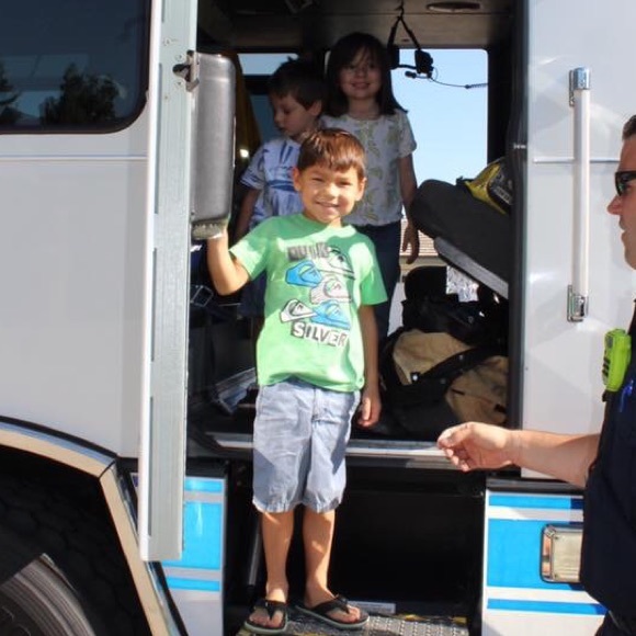 Meet your Posher, Liz - Picture 2 of 3