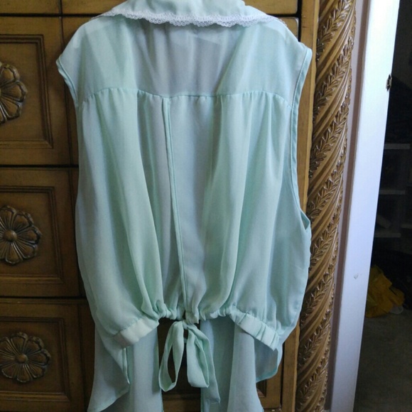Button up blouse - Picture 2 of 2