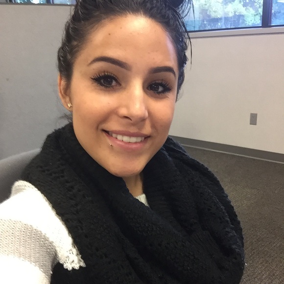 Meet your Posher, Evelin