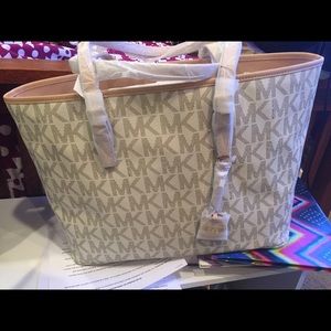 MAKE OFFER! Michael Kors vanilla jet set tote