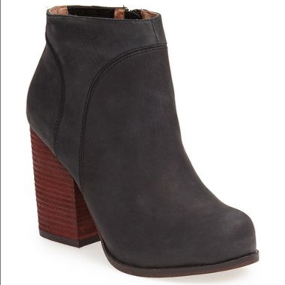 Hanger Bootie