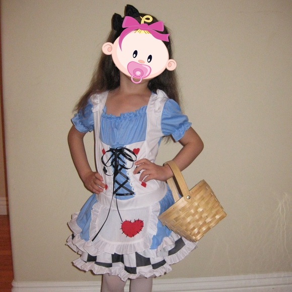Girls' Halloween costume, Alice in Wonderland