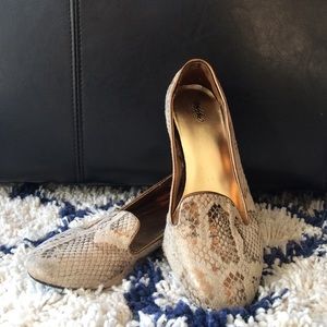 Gold alligator flats