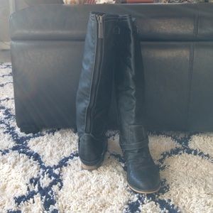 Black tall winter boots
