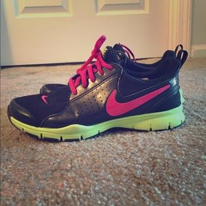 Very comfortable Nike tennis shoes