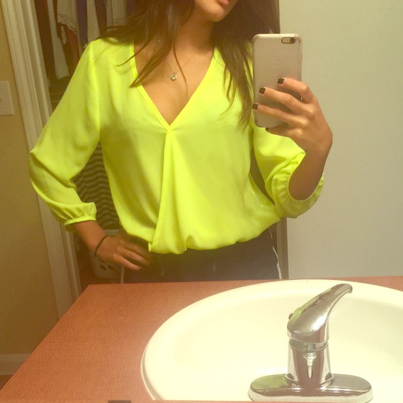 Small v neck neon top