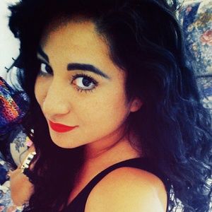 Meet your Posher, Cinthia