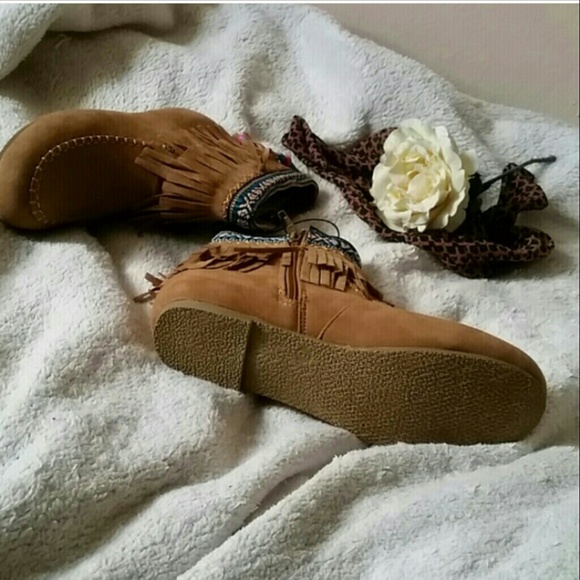 The MICAH Tribal Ankle Booties - Picture 2 of 4