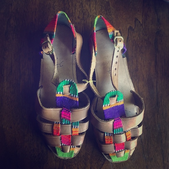 Guatemalan sandals - Picture 1 of 3