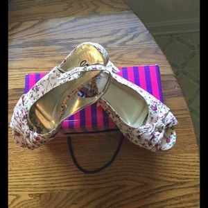 Cute retro floral wedges