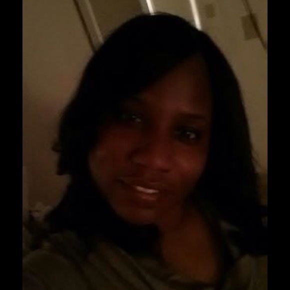 Meet your Posher, Cassandra - Picture 2 of 2