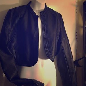 Faux leather crop jacket : black