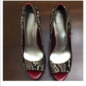 Jessica Simpson pumps