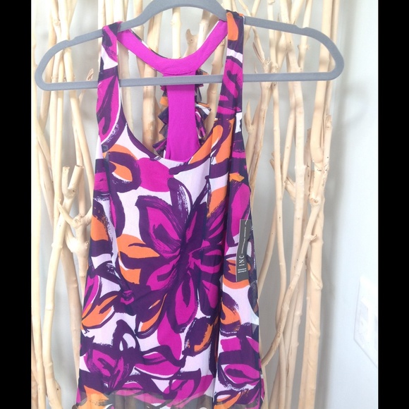 NWT INC beautiful top
