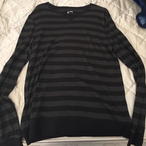 Black long sleeve sweater - Picture 1 of 1